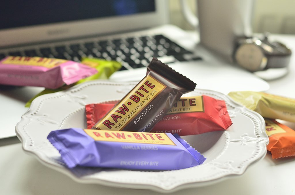 Familia Raw-Bite crește cu încă un baton: Raw-Bite Peanut. Enjoy every bite!