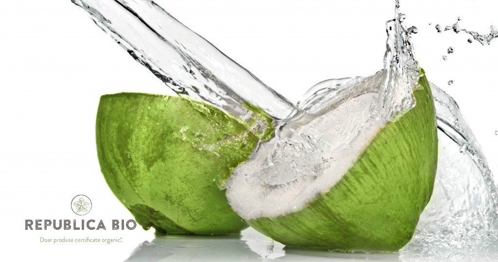 Apa de cocos? Da, izvorul din nuca de cocos!