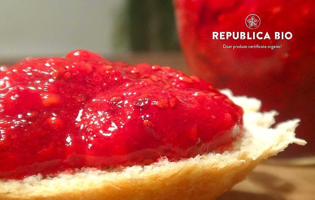 Gem raw de fructe, fără zahăr, cu semințe de chia