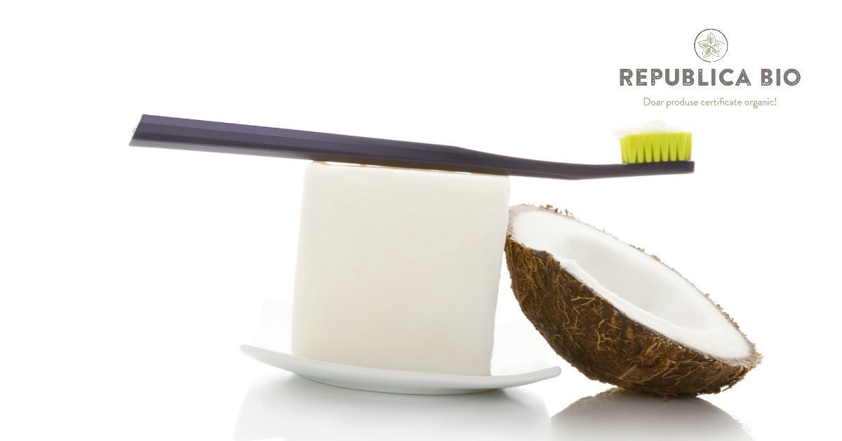 7 motive să începi să folosești pasta de dinți cu ulei de cocos. Învață cum să o prepari