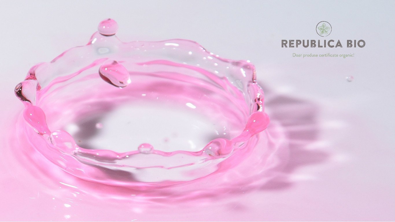 De ce-i roz apa mea de cocos?!