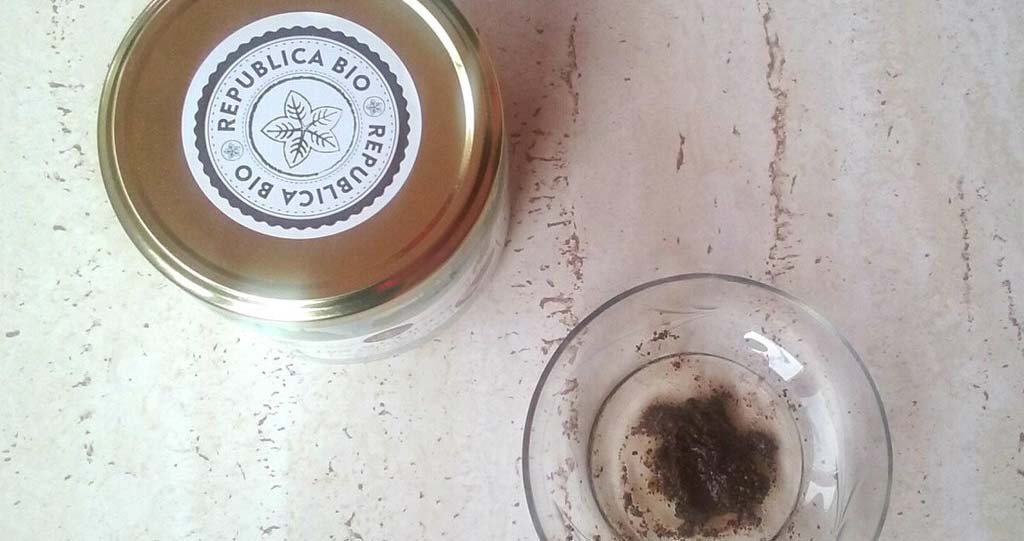 Ground coffee and virgin organic coconut oil facial scrub, recipe by Sibel Grigore